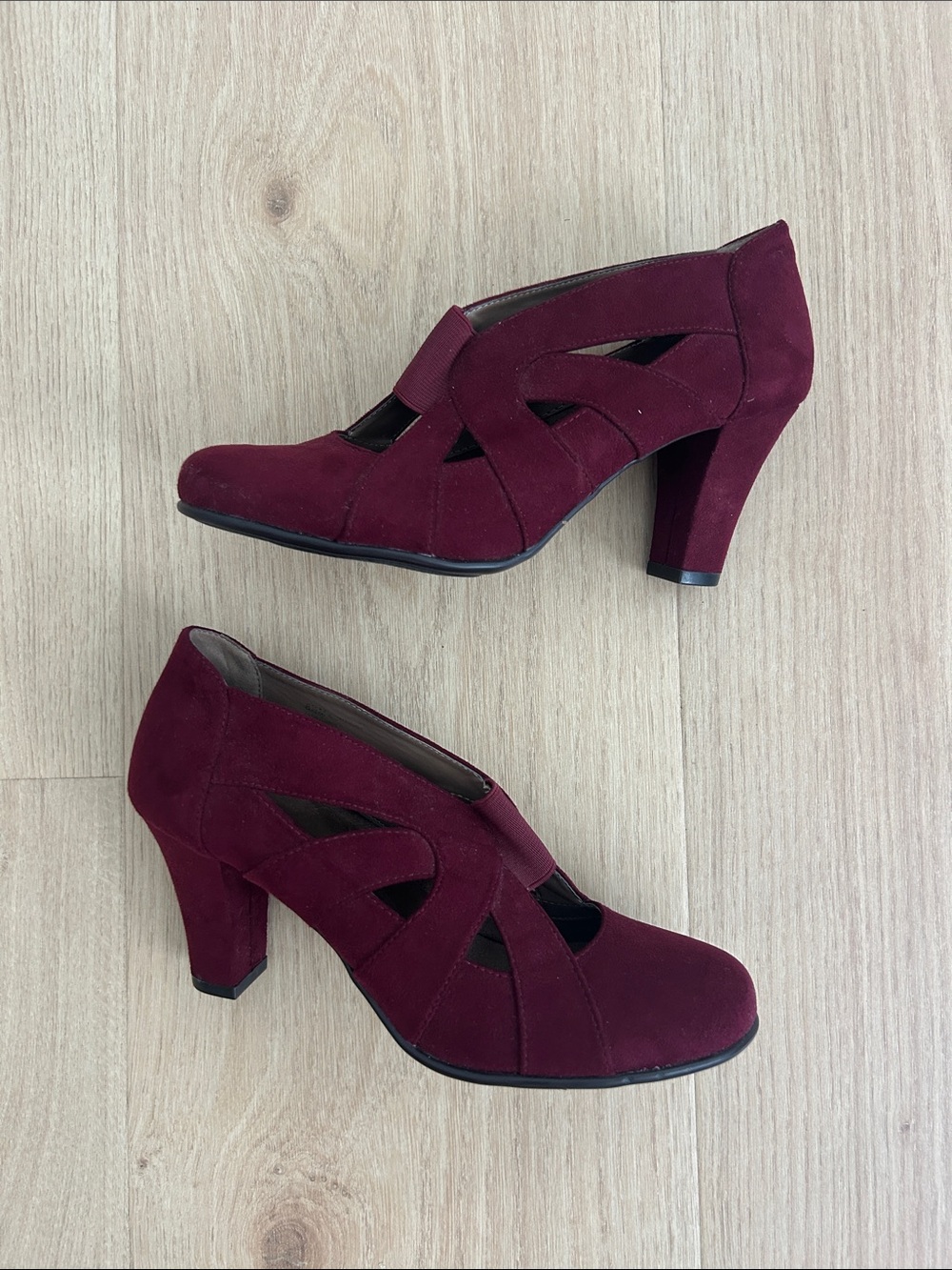 AEROSOLES Suede Burgundy Berry Colored Heels Size 8.5